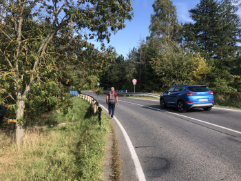 Chybějící bezmotorová komunikace mezi Příbramí a Brodem.