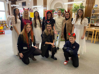 Den pro dětskou knihu se uskuteční ve vánočně vyzdobené knihovně. Foto: KJD