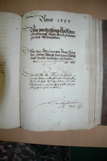 Doklad z roku 1555 o propůjčení parcel pro postavení 19 březohorských domků, jeden už stál. Foto: SOA v Praze - SOkA Příbram