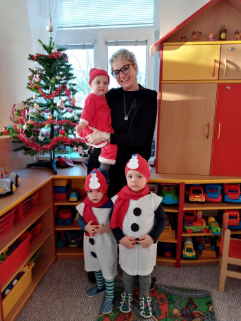 Jitka Šnypsová s dětmi při loňské Mikulášské nadílce.
