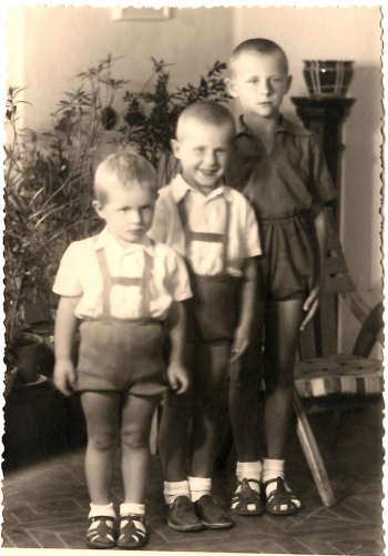 Karel Eliáš se svými bratry – zleva František, Pavel, Karel, rok 1951.