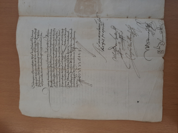 Král Ferdinand I. povoluje příbramským horám svobody (1553), na straně je vidět jeho vlastnoruční podpis. Foto: SOA v Praze - SOkA Příbram