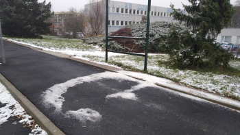 První foto je z 25. listopadu 2025 v Seifertově ulici. Foto: Václav Mikeš