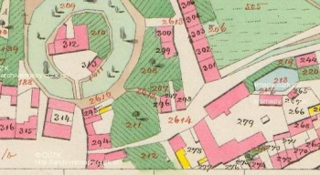 První snímek je otiskem stabilního katastru z roku 1839. Pod číslem 294 je Jaroškův hostinec a za ním rozlehlá zahrada. V Plánu Příbrami před rokem 1870 vidíme za číslem 294 už jen zbytek zahrady. 