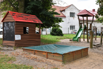 Revitalizace dětského hřiště a přilehlé zeleně v Jarolímkových sadech