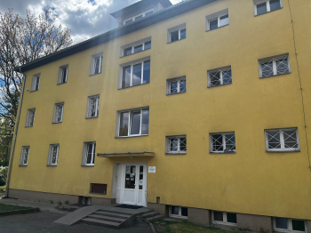 Součástí sociálního bydlení v Příbrami je také Azylový dům pro rodiny s dětmi. Foto (2×): Šimon Puškár