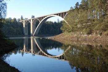 Vltava, Podolský most. Foto (2×): Jaroslav Hodrment