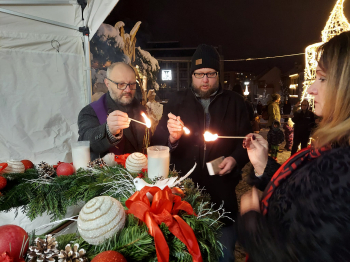 Zapálení první adventní svíčky při zahájení adventu na náměstí T. G. Masaryka.